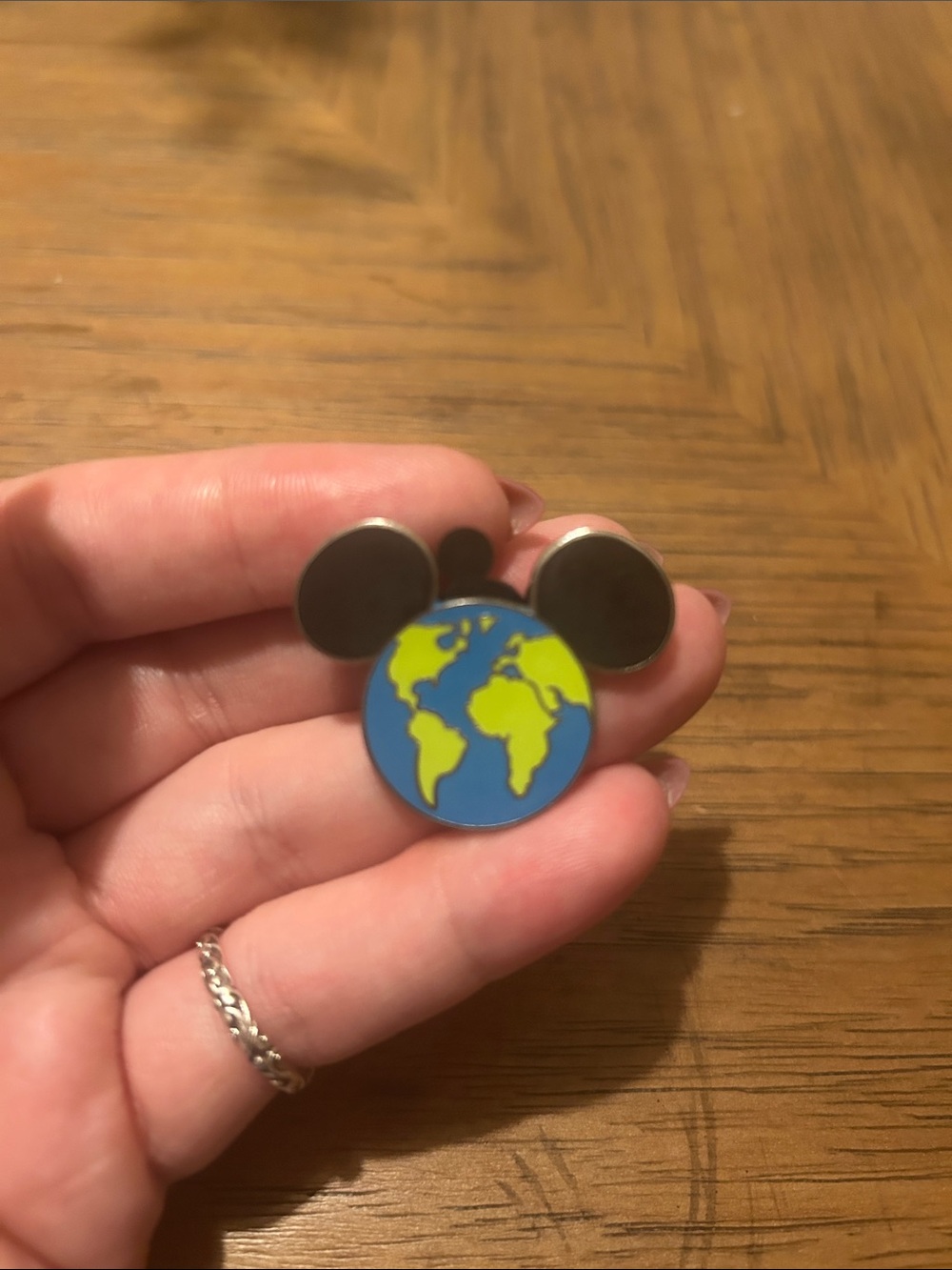 Disney Mickey Ear Globe Pin